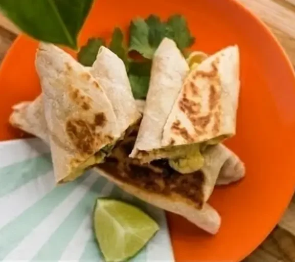 Wrap Integral de Frango com Abacate e Tomate: Uma Delícia Saudável