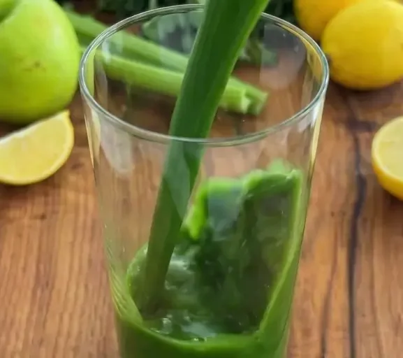 Detox Digestivo: Suco de Pepino, Maçã e Gengibre