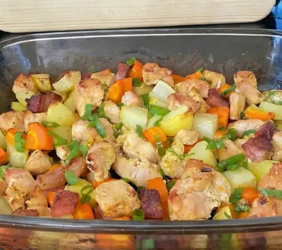 Frango Grelhado com Legumes Coloridos no Forno: Uma Sinfonia de Sabores e Nutrientes!