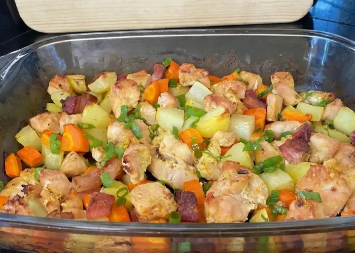 Frango Grelhado com Legumes Coloridos no Forno: Uma Sinfonia de Sabores e Nutrientes!