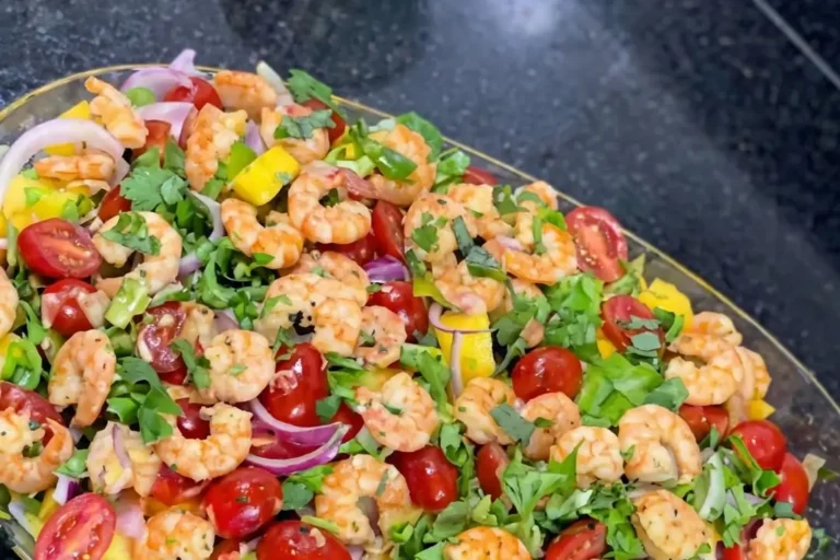 Salada Tropical com Camarão Grelhado e Molho de Manga: Um Sabor Vibrante para o Verão