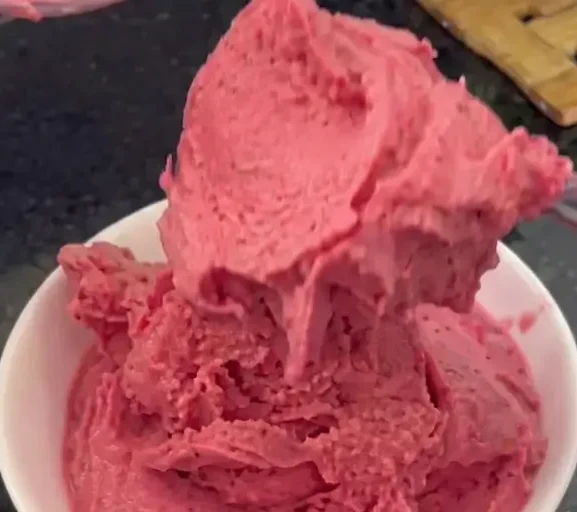 Sorvete de Frutas Caseiro sem Lactose: Uma Explosão de Sabor Refrescante e Saudável!