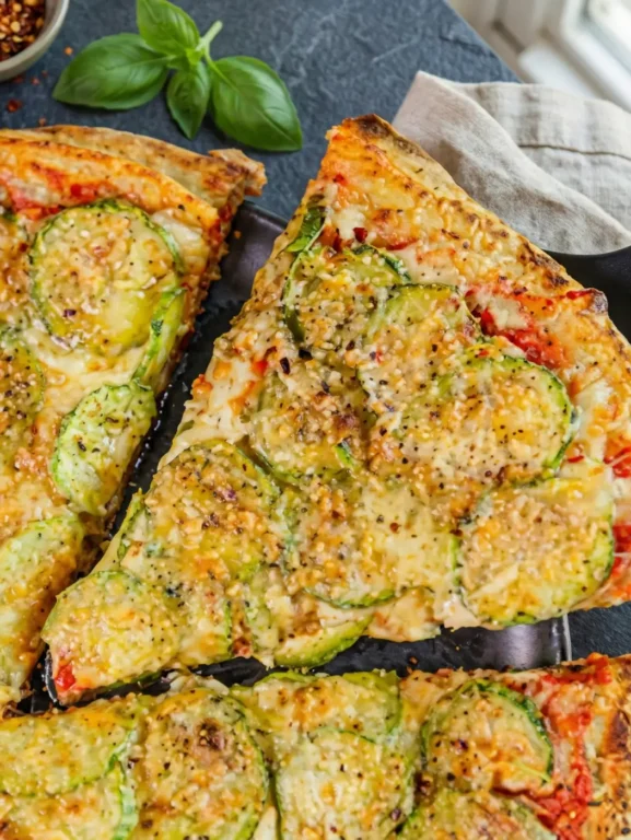 Pizza de Abobrinha com Molho de Tomate e Queijo: Uma Sinfonia de Sabores para Encantar o Seu Paladar!