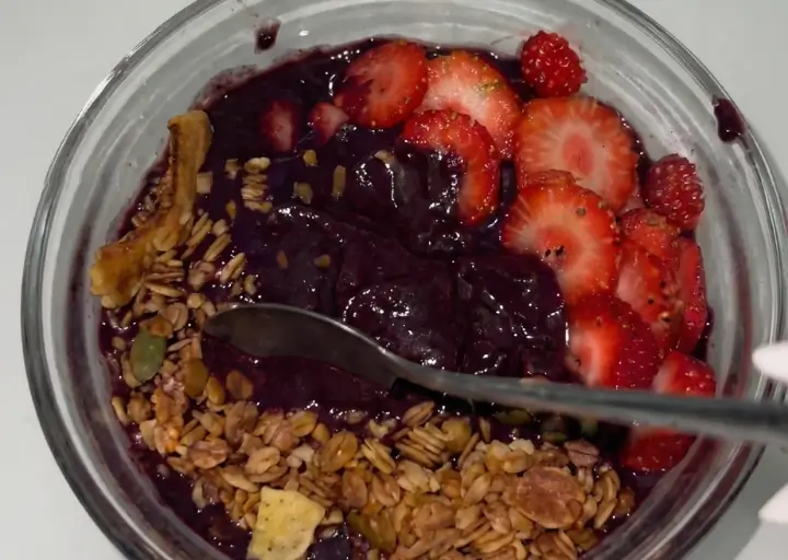 Bowl de Açaí Fit com Granola e Frutas: Energético e Nutritivo para o Seu Dia