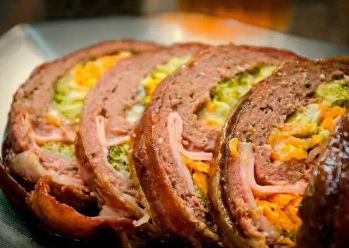 "Carne Moída Recheada com Legumes: Sabor e Nutrição para o Seu Almoço"