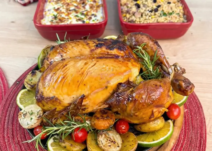 Chester Assado com Farofa e Salpicão Fit