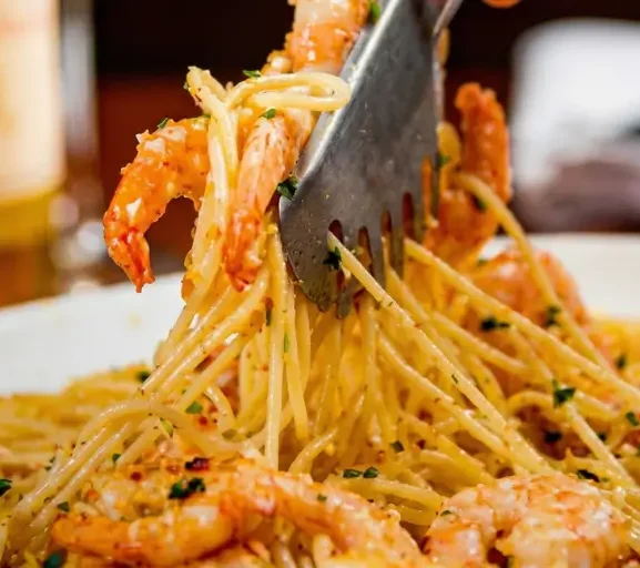 Espaguete com Camarão Scampi Fit e Saudável