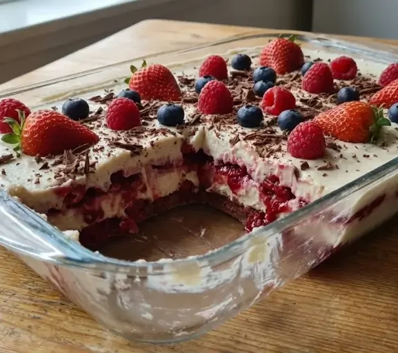 Pavê Natalino Fit com Creme de Castanhas e Frutas Vermelhas