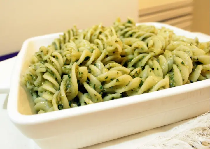 Fusilli com Pesto de Rúcula e Nozes