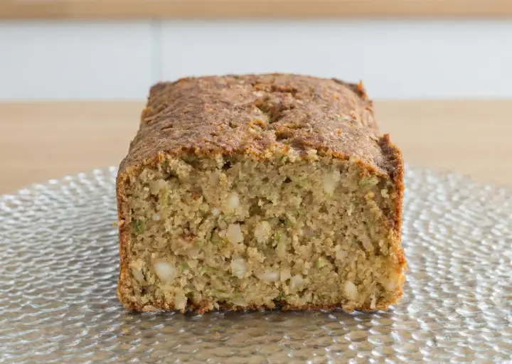 Bolo de Abobrinha Fit com Nozes: Sabor e Saúde em Cada Fatia