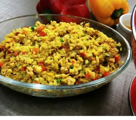 Arroz de Couve-Flor Low-Carb com Frango Grelhado: Sabor e Nutrição em Cada Garfada