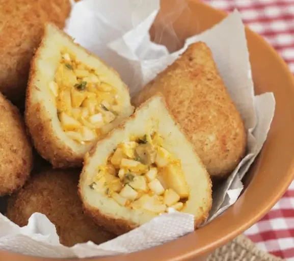 Coxinha de Mandioca com Recheio de Grão-de-Bico: Sabor e Saúde na Medida Certa