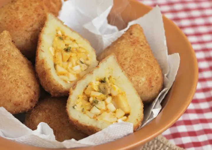 Coxinha de Mandioca com Recheio de Grão-de-Bico: Sabor e Saúde na Medida Certa