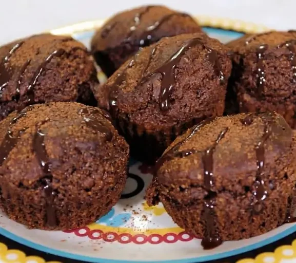 ✨ Bolinho de Chocolate Saudável e Proteico – Fácil e Rápido! ✨