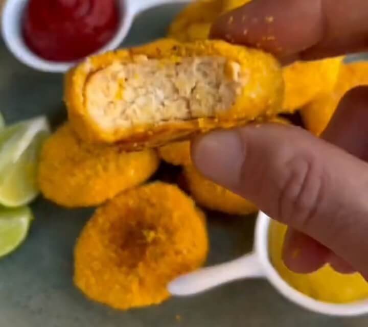 Peito de Frango Empanado Low Carb (Nuggets Saudável)