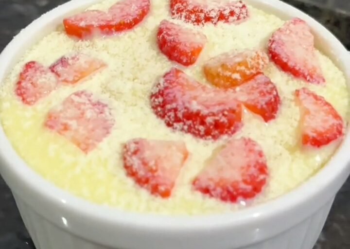Bolinho Proteico Ninho com Morango ✨