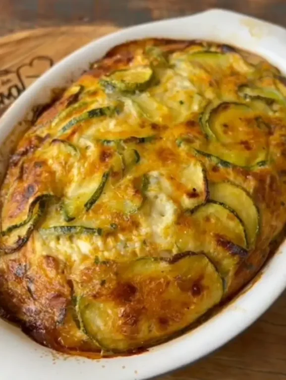 🥒✨ Gratinado de Abobrinha com Recheio de Atum – Uma Torta Leve e Saborosa!