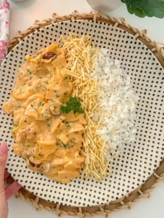 🔥 Estrogonofe de Palmito Cremoso e Saudável – Receita Fácil e Irresistível!