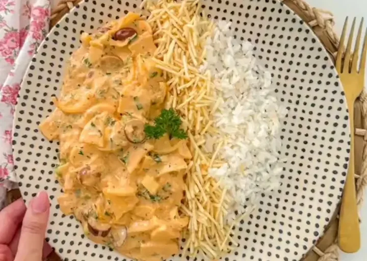 🔥 Estrogonofe de Palmito Cremoso e Saudável – Receita Fácil e Irresistível!