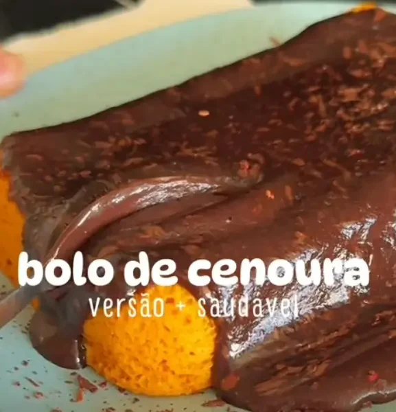 🥕 Bolo de Cenoura Saudável com Chocolate Cremoso – Fofinho e Sem Açúcar