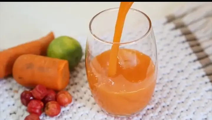 Suco de Cenoura com Gengibre e Limão 🍹🥕 – Receita Refrescante e Rica em Vitamina C para Aumentar a Imunidade!