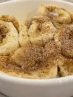 🎄✨ Cinnamon Roll Fit de Banana — 100 kcal cada 🤌