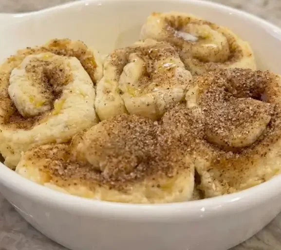 🎄✨ Cinnamon Roll Fit de Banana — 100 kcal cada 🤌