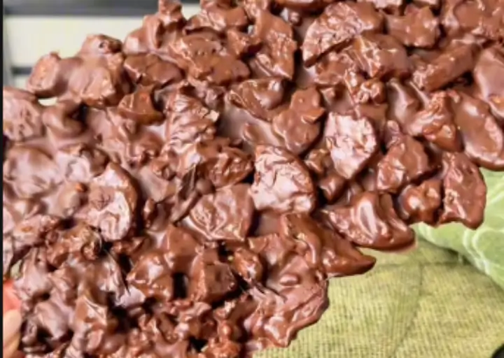 🍫✨ Chocolate Crocante FIT tipo BIS (3 Ingredientes)