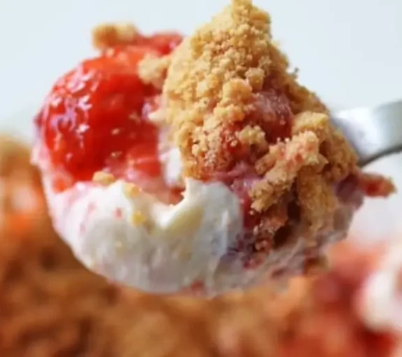 🍓🥄 Copo da Felicidade Fit – Cheesecake Gelado (Sem Açúcar)