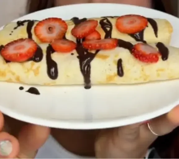 Crepe de Morango com Leite em Pó Fit