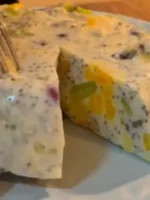 PUDIM FIT DE IOGURTE COM FRUTAS