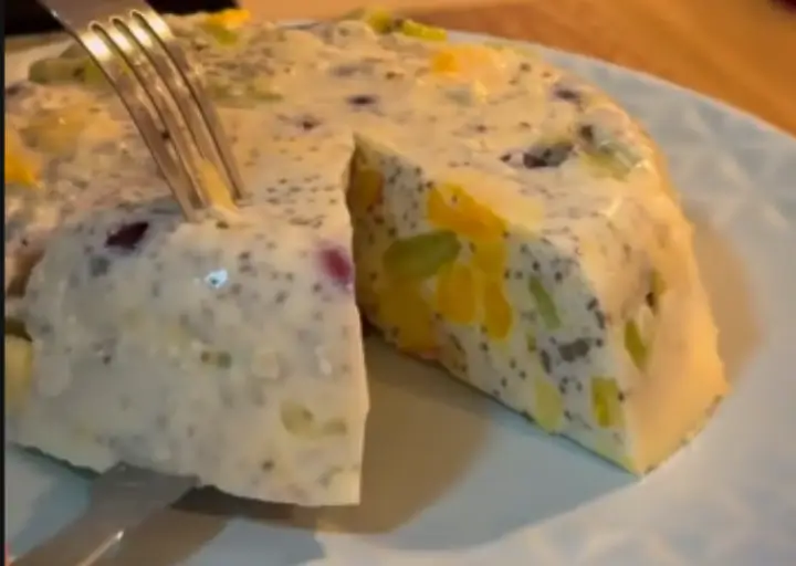 PUDIM FIT DE IOGURTE COM FRUTAS