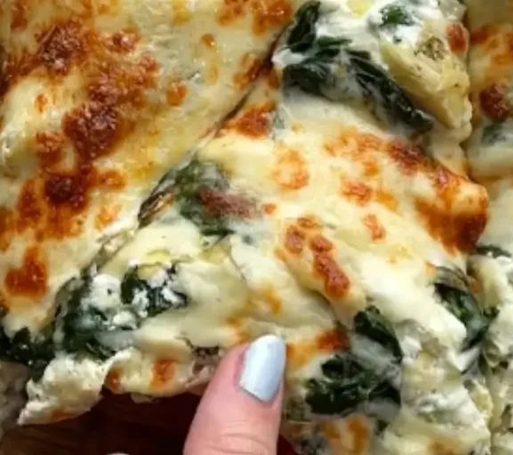 PIZZA PROTEICA DE ESPINAFRE E ALCACHOFRA