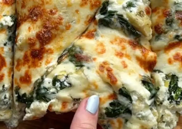 PIZZA PROTEICA DE ESPINAFRE E ALCACHOFRA