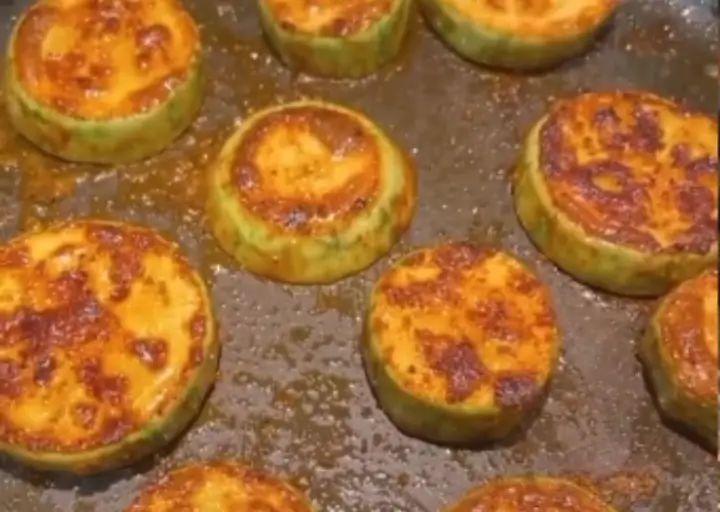 🥒 Abobrinha grelhada com temperos naturais