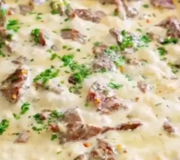 🧀 tiras de carne ao molho de queijos cremoso