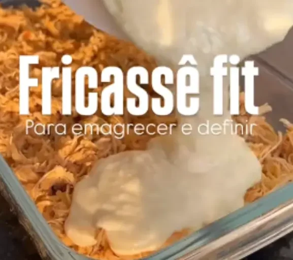 FRICASSÊ DE FRANGO FIT