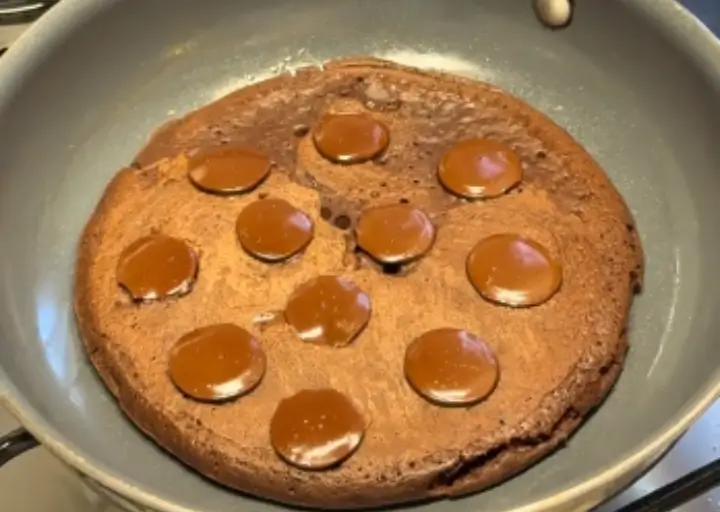 🍫🍳 Brownie Fit de Frigideira | Pronto em Minutos, Saudável e Proteico