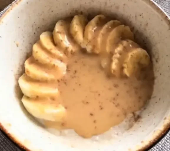 🥣🍌 Mingau Proteico de Aveia com Calda de Doce de Leite Fit