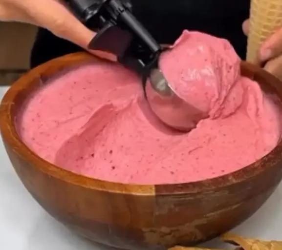 Sorvete de Morango e Banana Natural Cremoso