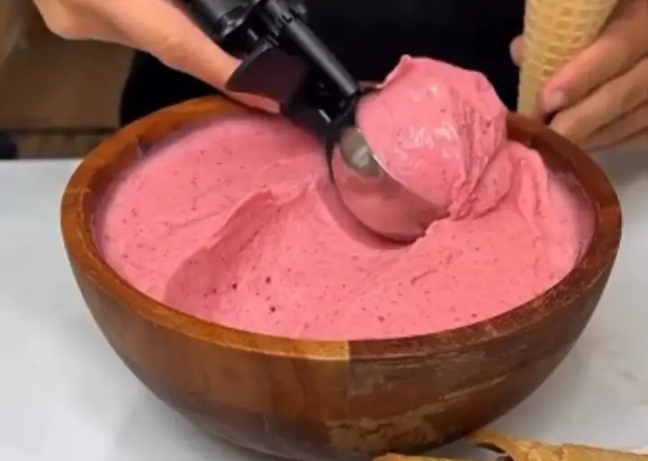 Sorvete de Morango e Banana Natural Cremoso