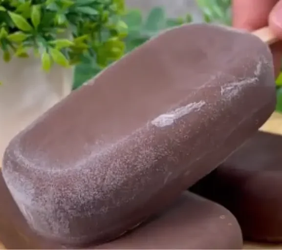 🍫🍌 Picolé Fit de Banana com Chocolate e Amendoim