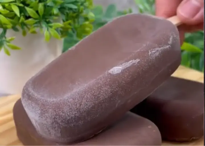 🍫🍌 Picolé Fit de Banana com Chocolate e Amendoim